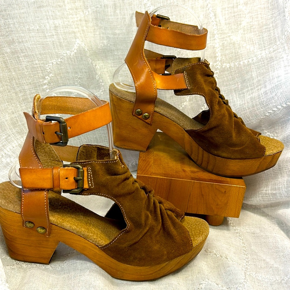 NWOT Free People leather and wooden platform sandal